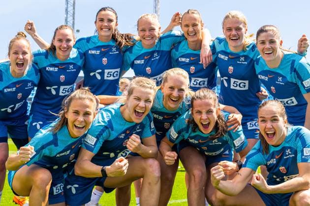 230405 Players of the Norwegian womens national football team celebrate during a training session on April 5, 2023 in Ibiza Top left goalkeeper Aurora Mikalsen, Marit Bratberg Lund, Ingrid Syrstad Engen, Frida Maanum, Caroline Graham Hansen, Mathilde Harviken and Maren Mjelde Front left Emilie Bosshard Haavi, Ada Hegerberg, Amalie Eikeland, Tuva Hansen and Guro Reiten Photo Vegard Grott BILDBYRAN code VG VG0434 bbeng fotboll football soccer football training practice training training norge norway women dam jubel, Copyright: VEGARDxGRoTT BB230405VG003