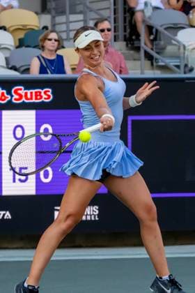 April 5, 2023, Charleston, SC, United States of America: (12) PAULA BADOSA ESP plays against LEYLAH FERNANDEZ CAN at the WTA, Tennis Damen Series for the Credit One Charleston Open in Charleston, SC, USA. (12) PAULA BADOSA ESP plays against LEYLAH FERNANDEZ CAN at the WTA Series for the Credit One Charleston Open in Charleston, SC, USA. WTA Series 2023: Credit One Charleston Open  - ZUMAa161 20230405_zaa_a161_004 Copyright: xWalterxG.xArcexSr.x