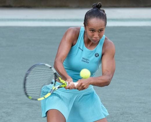 April 5, 2023: Leylah Fernandez (CAN) loses to Paula Badosa (USA), 7-5, 7-6 at the Credit One Charleston Open being played at Family Circle Tennis Center in Charleston, South Carolina, {USA} Tennisclix Cal Media Charleston USA - ZUMAc04_ 20230405_zaf_c04_003 Copyright: xLesliexBillmanx
