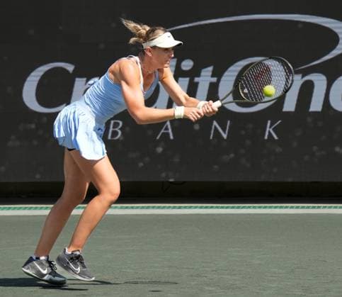 April 5, 2023: Paula Badosa (USA) defeated Leylah Fernandez (CAN) 7-5, 7-6, at the Credit One Charleston Open being played at Family Circle Tennis Center in Charleston, South Carolina USA Tennisclix Cal Media Charleston USA - ZUMAc04_ 20230405_zaf_c04_016 Copyright: xLesliexBillmanx