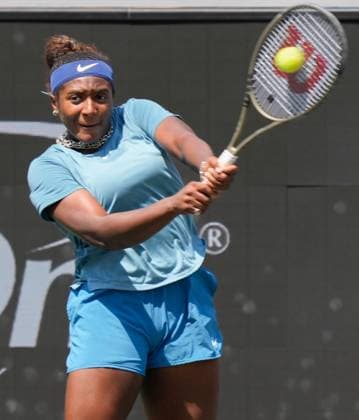 April 5, 2023: Hailey Baptiste (USA) loses to Madison Keys (USA), 6-1, 6-3 at the Credit One Charleston Open being played at Family Circle Tennis Center in Charleston, South Carolina, {USA} Tennisclix Cal Media Charleston USA - ZUMAc04_ 20230405_zaf_c04_029 Copyright: xLesliexBillmanx