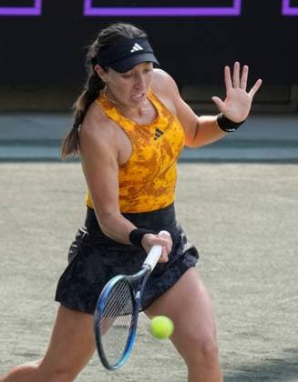 April 5, 2023: Jessica Pegula (USA) defeated Anna Blinkova 6-1, 6-3, at the Credit One Charleston Open being played at Family Circle Tennis Center in Charleston, South Carolina USA Tennisclix Cal Media Charleston USA - ZUMAc04_ 20230405_zaf_c04_093 Copyright: xLesliexBillmanx