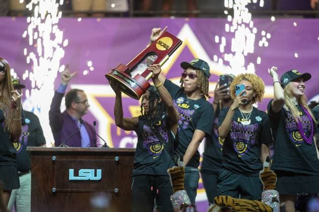 April 5, 2023: LSU s Alexis Morris holds up the NCAA, College League, USA Championship trophy during LSU s Women s Basketball National Championship Celebration at the Pete Maravich Assembly Center in Baton Rouge, LA. CSM. Baton Rouge USA - ZUMAc04_ 20230405_zaf_c04_143 Copyright: xJonathanxMailhesx
