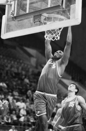 September 17-23, 1994. Moscow, Russia. CSKA player Patrick Eddie (C) competes during the Russian Professional Basketball Championship match CSKA (Moscow) VS Stroitel (Samara). The CSKA Team won with the total score of 107:72. The exact date of the photograph is unknown. Igor Utkin TASS  18569447