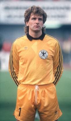 Fußball Europameisterschaft 1988 Eröffnungsspiel BR Deutschland - Italien in Düsseldorf 1:1 am 10.06.1988 Eike Immel (GER) *** European Football Championship 1988 opening match BR Germany Italy in Düsseldorf 1 1 on 10 06 1988 Eike Immel GER HM