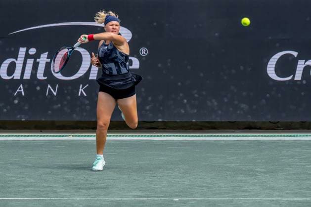 April 6, 2023, Charleston, SC, United States of America: DIANA SHNAIDER USA plays against (12) PAULA BADOSA ESP at the WTA, Tennis Damen Series for the Credit One Charleston Open in Charleston, SC, USA. WTA Series 2023: Credit One Charleston Open  - ZUMAa161 20230406_zaa_a161_022 Copyright: xWalterxG.xArcexSr.x