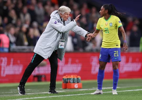 London, England, 6th April 2023. Pia Sundhage manager of Brazil talks with Kerolin of Brazil during the Women s CONMEBOL UEFA Finalissima match at Wembley Stadium, London. Picture credit should read: Paul Terry Sportimage EDITORIAL USE ONLY. No use with unauthorised audio, video, data, fixture lists, club league logos or live services. Online in-match use limited to 120 images, no video emulation. No use in betting, games or single club league player publications. SPI-2352-0013