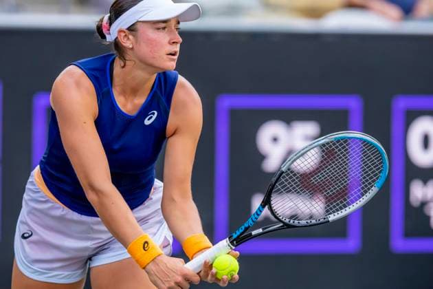 April 6, 2023, Charleston, SC, United States of America: (WC) CAROLINE DOLEHIDE USA plays against (2) ONS JABEUR TUN at the WTA, Tennis Damen Series for the Credit One Charleston Open in Charleston, SC, USA. WTA Series 2023: Credit One Charleston Open  - ZUMAa161 20230406_zaa_a161_143 Copyright: xWalterxG.xArcexSr.x