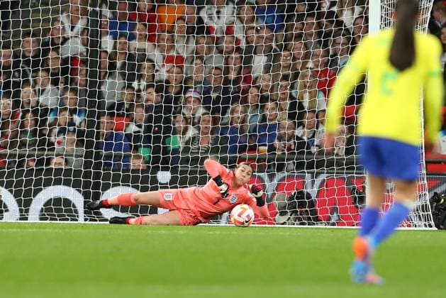 6th April 2023; Wembley Stadium, London, England; Womens Finalissima Football, England versus Brazil; goalkeeper Mary Earps of England dives for a shot by Kerolin of Brazil and watches it go wide  ActionPlus12494722 KatiexChan