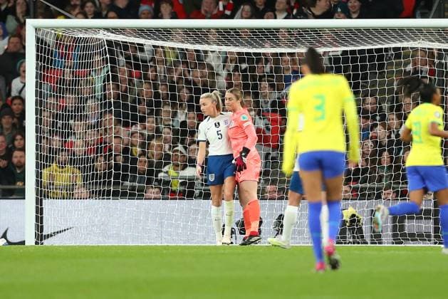 6th April 2023; Wembley Stadium, London, England; Womens Finalissima Football, England versus Brazil; goalkeeper Mary Earps of England receives the acknowledge and thanks from Leah Williamson of England after making an important save  ActionPlus12494726 KatiexChan