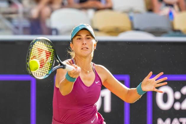 April 6, 2023, Charleston, SC, United States of America: (4) BELINDA BENCIC SUI plays against SHELBY ROGERS USA at the WTA, Tennis Damen Series for the Credit One Charleston Open in Charleston, SC, USA. WTA Series 2023: Credit One Charleston Open  - ZUMAa161 20230406_zaa_a161_265 Copyright: xWalterxG.xArcexSr.x