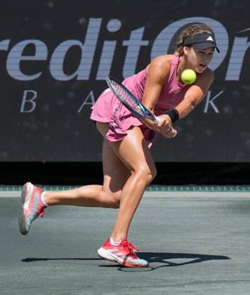 April 7, 2023: Anna Kalinskaya loses to Ons Jabeur (TUN), 6-0, 4-1 (ret) at the Credit One Charleston Open being played at Family Circle Tennis Center in Charleston, South Carolina, {USA} Tennisclix Cal Media Charleston USA - ZUMAc04_ 20230407_zaf_c04_008 Copyright: xLesliexBillmanx