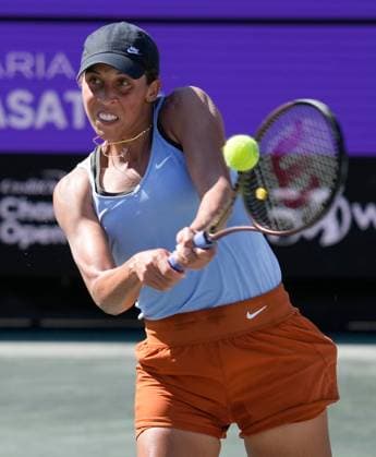 April 7, 2023: Madison Keys (USA) loses to Daria Kasatkina (RUS), 7-6, 4-6, 6-2 at the Credit One Charleston Open being played at Family Circle Tennis Center in Charleston, South Carolina, {USA} Tennisclix Charleston USA - ZUMAc04_ 20230407_zaf_c04_024 Copyright: xLesliexBillmanx