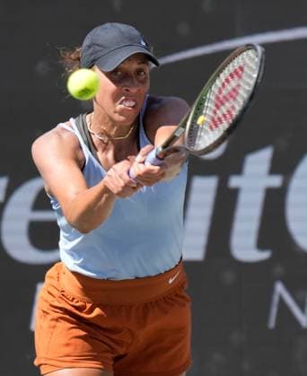 April 7, 2023: Madison Keys (USA) loses to Daria Kasatkina (RUS), 7-6, 4-6, 6-2 at the Credit One Charleston Open being played at Family Circle Tennis Center in Charleston, South Carolina, {USA} Tennisclix Charleston USA - ZUMAc04_ 20230407_zaf_c04_031 Copyright: xLesliexBillmanx