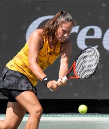 April 7, 2023: Daria Kasatkina (RUS) defeated Madison Keys (USA) 7-6, 4-6, 6-2, at the Credit One Charleston Open being played at Family Circle Tennis Center in Charleston, South Carolina USA Tennisclix Charleston USA - ZUMAc04_ 20230407_zaf_c04_034 Copyright: xLesliexBillmanx