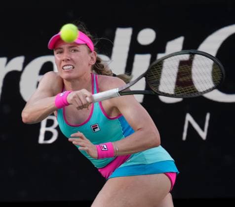 April 7, 2023: Ekaterina Alexandrova (RUS) loses to Belinda Bencic (SUI), 6-3, 6-3 at the Credit One Charleston Open being played at Family Circle Tennis Center in Charleston, South Carolina, {USA} Tennisclix Charleston USA - ZUMAc04_ 20230407_zaf_c04_067 Copyright: xLesliexBillmanx