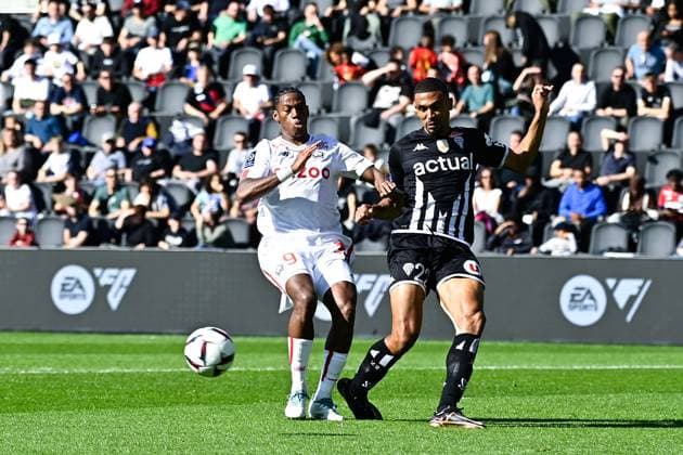 Hountondji Cedric ( 22 - Angers ) - Jonathan David ( 9 - Lille ) - FOOTBALL : Angers vs Lille - Ligue 1 - 08 04 2023 FedericoPestellini Panoramic 