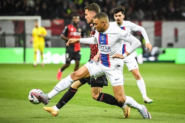 April 8, 2023, Nice, France, France: Aaron RAMSEY of Nice and Kylian MBAPPE of PSG during the Ligue 1 match between OGC Nice and Paris Saint-Germain (PSG) at Allianz Riviera Stadium on April 08, 2023 in Nice, France. Nice France - ZUMAm308 20230408_zsp_m308_016 Copyright: xMatthieuxMirvillex
