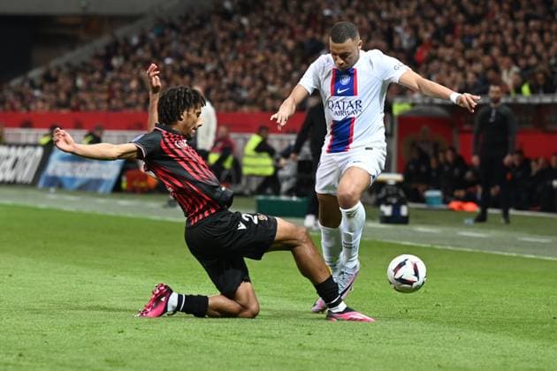 kylian mbappe (psg) and melvin bard (nice) during OGC Nice vs Paris Saint Germain (PSG), French football Ligue 1 match in Nice, France, April 08 2023  Copyright: xAlessioxTarpini LiveMediax xipa-x xLivexMediax 0 IPA_IPA37201706