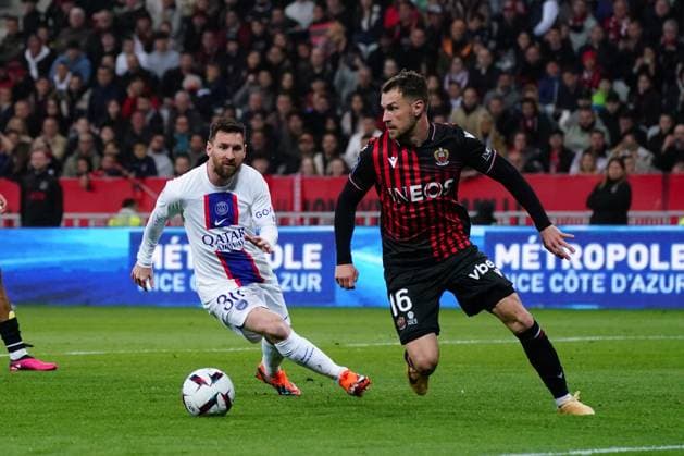 Aaron Ramsey (OGC Nice) - Lionel Messi (Paris SG) FOOTBALL : OGC Nice vs Paris SG - Ligue 1 Uber Eats - Nice - 08 04 2023 NorbertScanella Panoramic 