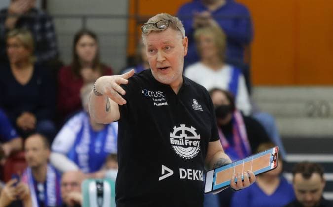 Stuttgart , Bundesliga Volleyball Play off quarterfinal match 1 , Allianz MTV Stuttgart vs Rote Raben Vilsbiburg , Tore Aleksandersen coach Stuttgart