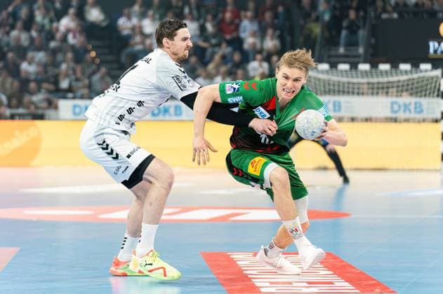 Bilder des Jahres 2023, Sport 04 April Sport Themen der Woche KW14 Hendrik Pekeler (THW Kiel, 61), Gisli Kristjansson (SC Magdeburg, 10) THW Kiel vs. SC Magdeburg, Handball, Bundesliga, Spieltag 26, Saison 2022 2023, 09.04.2023 -Pressefoto Marcel von Fehrn THW Kiel vs. SC Magdeburg, Handball, Bundesliga, Spieltag 26, Saison 2022 2023, 09.04.2023 Kiel *** Hendrik Pekeler THW Kiel, 61 , Gisli Kristjansson SC Magdeburg, 10 THW Kiel vs SC Magdeburg, Handball, Bundesliga, Matchday 26, Season 2022 2023, 09 04 2023 Press photo Marcel von Fehrn THW Kiel vs SC Magdeburg, Handball, Bundesliga, Matchday 26, Season 2022 2023, 09 04 2023 Kiel. Copyright: xEibner-Pressefoto MarcelxvonxFehrnx EP_EER
