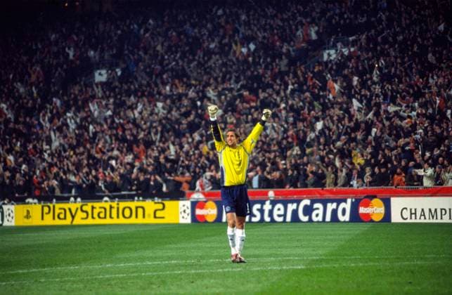 Amsterdam The Netherlands 22nd February 2006. - football. UEFA Champions League AFC Ajax Amsterdam vs Internazionale Milan. Maarten Stekelenburg celebrates a goal. Analogue image Inter, milano,