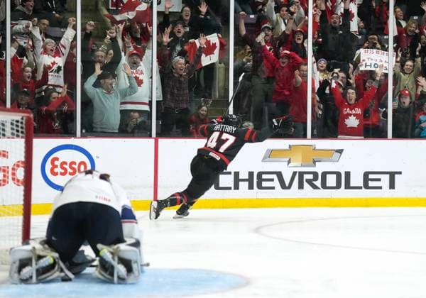 Eishockesy, WM Frauen, USA - Kanada April 10, 2023, BRAMPTON, ON, CANADA: Canada forward Jamie Lee Rattray (47) scores past USA goaltender Aerin Frankel (31) to defeat then USA in a shootout during IIHF Women s World Hockey Championship hockey action in Brampton, Ont., on Monday, April 10, 2023. Canada News - April 10, 2023  - ZUMAc35_ 20230410_zaf_c35_049 Copyright: xNathanxDenettex