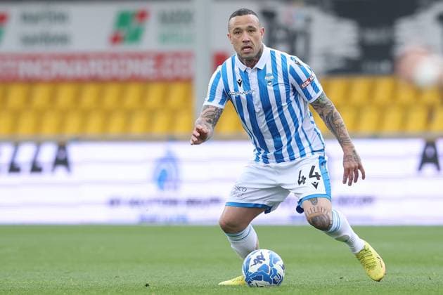 Foto Alessandro Garofalo LaPresse 10 aprile 2023 - Benevento, Italia calcio Benevento vs Spal - Campionato di calcio Serie BKT 2022 2023 - Stadio Ciro Vigorito. Nella foto: Radja Nainggolan (Spal); April 10, 2023 - Benevento, Italy sport, soccer Benevento vs Spal - Italian Football Championship League BKT 2022 2023 - Ciro Vigorito stadium. In the pic:Radja Nainggolan (Spal);  Copyright: xAlessandroxGarofalo LaPressex