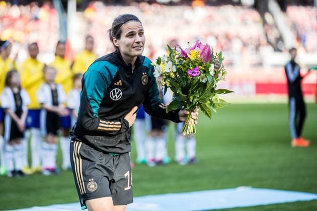 Friendly match Germany Brazil Dzsenifer Marozsan Germany, 10 bows during her farewell Friendly match Germany Brazil, Nuremberg, Max Morlock Stadium, 11 04 2023 Copyright: xBEAUTIFULxSPORTS Wunderlx