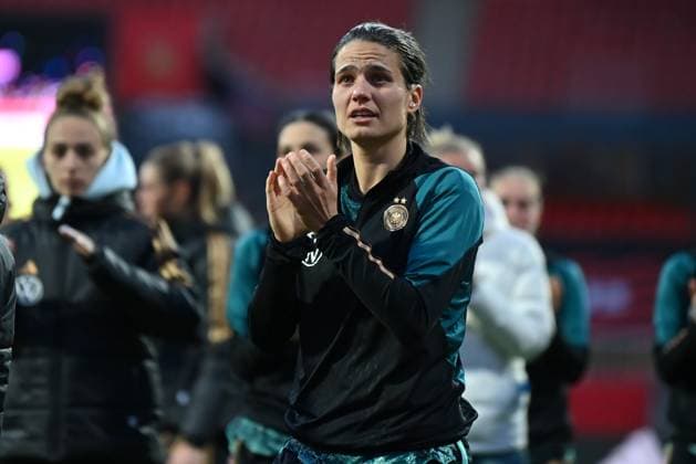 Dzenifer Marozsan DFB Women , Germany,10 emotional after the game at the lap of honor, 11 04 2023, Nuremberg Germany , football, international match, women, Germany Brazil xmkx
