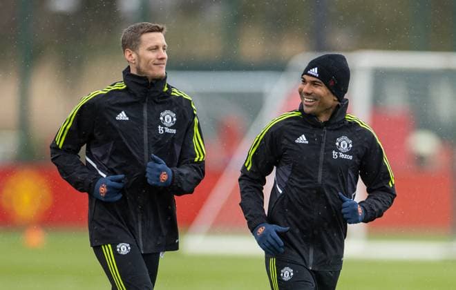 Football - UEFA Europa League - Quarter-Final 1st Leg - Manchester United, ManU FC v Sevilla FC - MD-1 MANCHESTER, ENGLAND - Wednesday, April 12, 2023: Manchester United s Carlos Henrique Casimiro (R) and Wout Weghorst (L) during a training session at Carrington Training Ground ahead of the UEFA Europa League Quarter-Final 1st Leg match between Manchester United FC and Sevilla FC. MANCHESTER Carrington Training Ground GREATER MANCHESTER ENGLAND  Copyright: xDavidxRawcliffex P2023-04-12-Man_Utd_Sevilla_MD-1-5