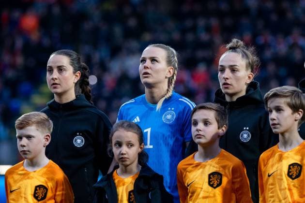 Sara Daebritz Germany, 13 , Merle Frohms Germany, 01 , Sophia Kleinherne Germany, 04 during national anthem, NED, Netherlands vs Germany, DFB Womens National Football Team, friendly match, 2022 2023 season, 07 04 2023 NED, Netherlands vs Germany, DFB Womens National Football Team, friendly match, 2022 2023 season, 07 04 2023 Sittard. Copyright: xEibner-Pressefoto Memmlerx EP_MMR