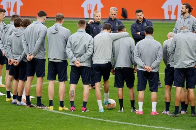 LEVERKUSEN, BELGIUM - APRIL 12 : Geraerts Karel head coach of Union St-Gilloise talking to the group pictured during a training session the day before the UEFA Europa League Quarter-finals, 1st leg match between Leverkusen and Union SG at the BayArena on April 12, 2023 in Leverkusen, Belgium, 12 04 2023 ( Leverkusen v Union SG - UEFA Europa League - media activities PhotoNews Panoramic 