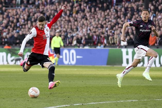 ROTTERDAM, 15-4-2023, Stadium de Kuip, the UEFA Europa League, Feyenoord - AS Roma, Feyenoord player Sebastian Szymanski on the ball during the game Feyenoord - AS Roma. Feyenoord - AS Roma  x20528838x Copyright: