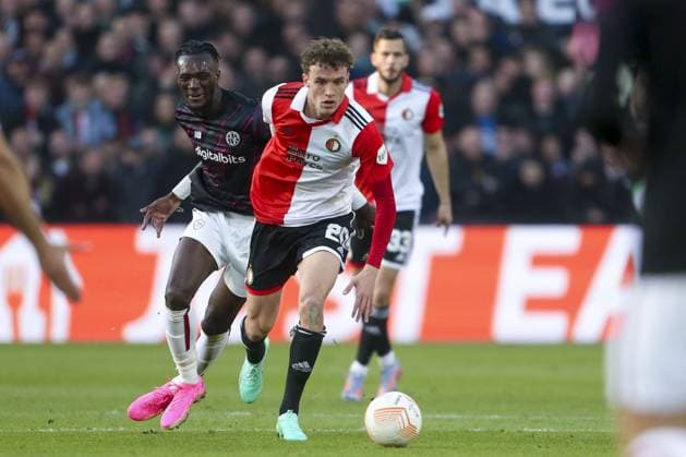 ROTTERDAM, 15-4-2023, Stadium de Kuip, the UEFA Europa League, Feyenoord - AS Roma, AS Roma player Tammy Abraham (L) and Feyenoord player Mats Wieffer (R) during the game Feyenoord - AS Roma. Feyenoord - AS Roma  x20528841x Copyright: