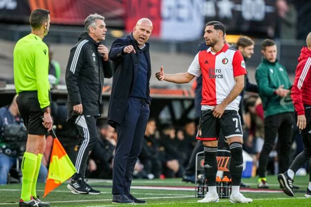 UEFA Europa League quarter final: Feyenoord v AS Roma Rotterdam - Feyenoord coach Arne Slot, Alireza Jahanbakhsh of Feyenoord during the match between Feyenoord v AS Roma at Stadion Feijenoord De Kuip on 13 April 2023 in Rotterdam, the Netherlands. Copyright: xTomxBodex