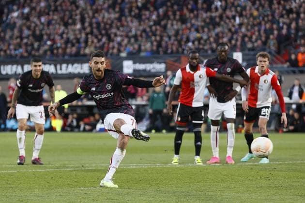 ROTTERDAM - Lorenzo Pellegrini of AS Roma during the UEFA Europa League quarterfinal match between Feyenoord and AS Roma at Feyenoord Stadion de Kuip on April 13, 2023 in Rotterdam, Netherlands. ANP PIETER STAM DE JONGE UEFA Europa League Quarter-finals, 1st leg 2022 2023 xVIxANPxSportx xxANPxIVx 466935131 originalFilename: 466935131.jpg