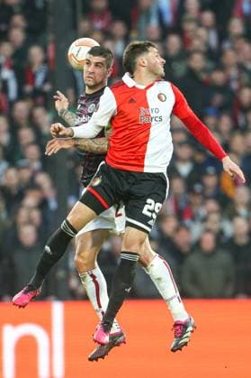 ROTTERDAM, 15-4-2023, Stadium de Kuip, the UEFA Europa League, Feyenoord - AS Roma, AS Roma player Rick Karsdorp, Feyenoord player Santiago Gimenez Feyenoord - AS Roma  x20529419x Copyright: