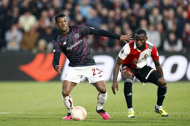ROTTERDAM - (l-r) Georginio Wijnaldum of AS Roma, Lutsharel Geertruida of Feyenoord during the UEFA Europa League quarterfinal match between Feyenoord and AS Roma at Feyenoord Stadion de Kuip on April 13, 2023 in Rotterdam, Netherlands. ANP PIETER STAM DE JONGE UEFA Europa League Quarter-finals, 1st leg 2022 2023 xVIxANPxSportx xxANPxIVx 466938209 originalFilename: 466938209.jpg