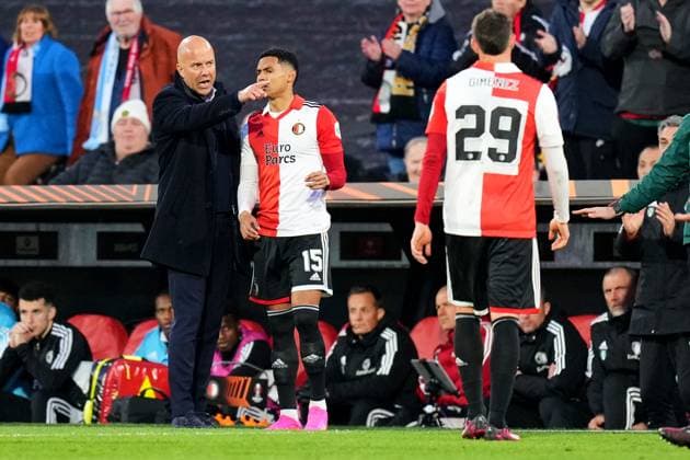 UEFA Europa League quarter final: Feyenoord v AS Roma Rotterdam - Feyenoord coach Arne Slot, Marcos Lopez of Feyenoord during the match between Feyenoord v AS Roma at Stadion Feijenoord De Kuip on 13 April 2023 in Rotterdam, the Netherlands. Copyright: xYannickxVerhoevenx
