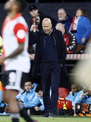 ROTTERDAM - Feyenoord coach Arne Slot during the UEFA Europa League quarterfinal match between Feyenoord and AS Roma at Feyenoord Stadion de Kuip on April 13, 2023 in Rotterdam, Netherlands. ANP PIETER STAM DE JONGE UEFA Europa League Quarter-finals, 1st leg 2022 2023 xVIxANPxSportx xxANPxIVx 466939092 originalFilename: 466939092.jpg