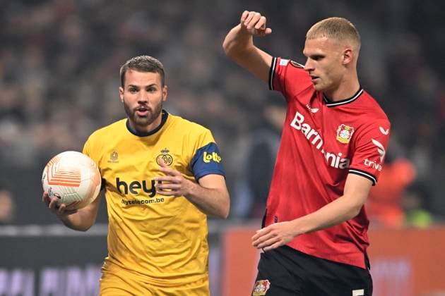 LEVERKUSEN, GERMANY - APRIL 13 : Nieuwkoop Bart defender of Union St-Gilloise battles for the ball with Bakker Mitchel defender of Bayer Leverkusen during the UEFA Europa League Quarter-finals, 1st leg match between Leverkusen and Union SG at the BayArena on April 13, 2023 in Leverkusen, Germany, 13 04 2023 ( Leverkusen v Union SG - UEFA Europa League PhotoNews Panoramic 