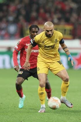 Leverkusen s Jeremie Frimpong and Union s Teddy Teuma fight for the ball during a soccer game between German Bayer 04 Leverkusen and Belgian Royale Union Saint-Gilloise, the first leg game of the quarterfinals of the UEFA Europa League competition, Thursday 13 April 2023 in Leverkusen, Germany. BRUNOxFAHY  x64673125x