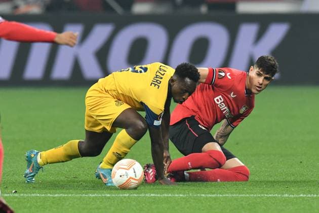 Piero Hincapie Bayer 04 Leverkusen one-on-one with Jean Thierry Lazare Amani Union Saint Gilloise GER, Bayer 04 Leverkusen vs Union Saint Gilloise, football, Europa League, quarterfinal first leg, 2022 2023 season, 13 04 2023 DFL REGULATES PROHIBIT ANY USE OF PHOTOGRAPHS AS IMAGE SEQUENCES AND OR QUASI VIDEO GER, Bayer 04 Leverkusen vs Union Saint Gilloise, Football, Europa League, Quarterfinal First Leg, Season 2022 2023, 13 04 2023 Leverkusen Copyright: xEibner-Pressefoto ThomasxThienelx EP_TTL