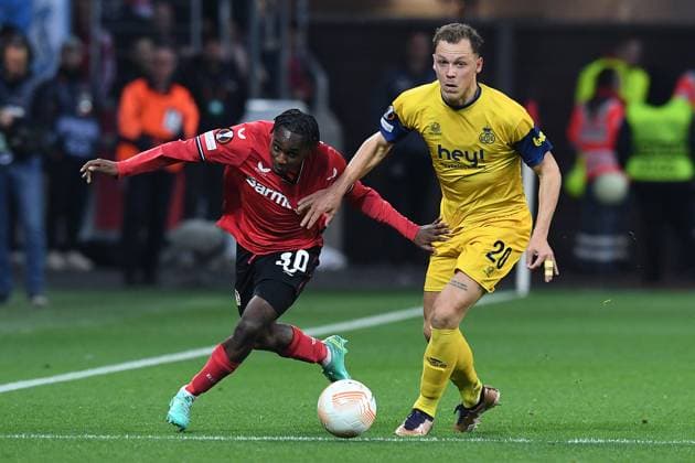 Soccer Europa League quarterfinals Bayer 04 Leverkusen Union Saint Gilloise on 13 04 2023 at the BayArena in Leverkusen Jeremie Frimpong Leverkusen , left Senne Lynen Saint Gilloise , right xRx