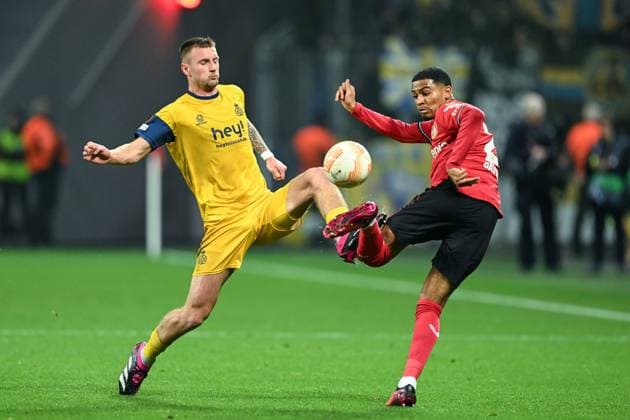 GER, Europa League, Bayer Leverkusen Union Saint Giloise 13 04 2023, BayArena , Leverkusen , GER, Europa League, Bayer Leverkusen Union Saint Giloise in picture picture shows Siebe Van Der Heyden Union Saint Gilloise 44 l and Amine Adli Bayer Leverkusen 21 r fight for the ball nordphotoxGmbHx xTeresaxKroeger nordphoto00008