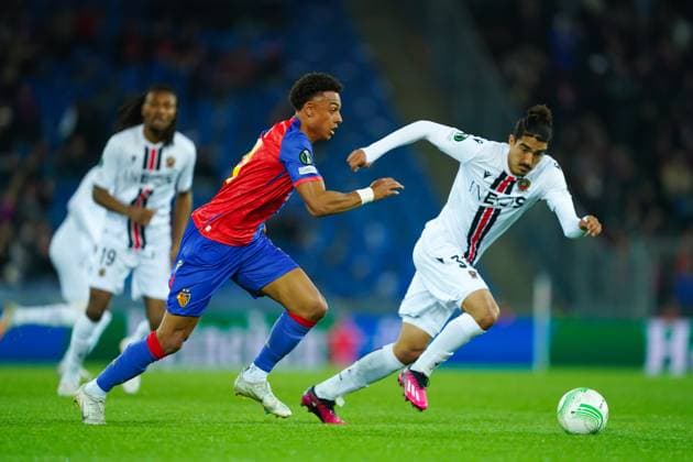 13 04 2023, Basel, St Jakobs Park, Switzerland, UEFA Europa Conference League FC Basel OGC Nice, 27 Dan Ndoye Basel battles for the ball duel Basel St Jakobs Park Basel Switzerland  Copyright: xJustPictures.ch DanielaxPorcellix