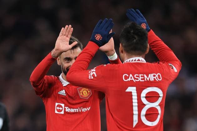 Fußball UEFA Europa League Viertelfinale Hinspiel Manchester United gegen Sevilla 13. April 2023 UEFA Europa League Viertelfinale Hinspiel Manchester United gegen Sevilla Bruno Fernandes von Manchester United und Casemiro von Manchester United Foto Simon Stacpoole Abseits Manchester UK  Copyright: xSimonxStacpoolexOffside