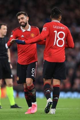 Fußball UEFA Europa League Viertelfinale Hinspiel Manchester United gegen Sevilla 13. April 2023 UEFA Europa League Viertelfinale Hinspiel Manchester United gegen Sevilla Bruno Fernandes von Manchester United und Casemiro von Manchester United Foto Simon Stacpoole Abseits Manchester UK  Copyright: xSimonxStacpoolexOffside